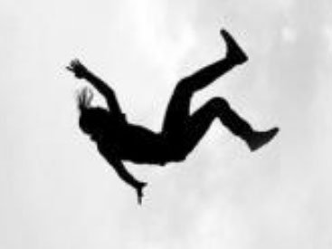 На тихий район в Лондоне с неба упал африканец