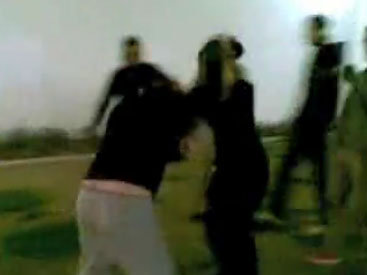 С Youtube удалили уличные драки девушек в Сиднее из-за особой жестокости - ВИДЕО