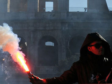 Антиправительственные беспорядки и погромы в Италии - ФОТОСЕССИЯ
