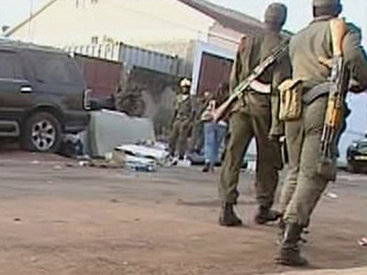 19 человек взорвались в автобусе, наехавшем на мину
