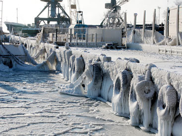 Черное море впервые за 30 лет покрылось льдом - ФОТОСЕССИЯ