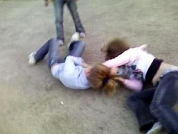 Дерущиеся "красавицы": откуда эта жестокость - ОПРОС