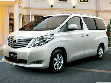 В Сети появились первые фото новой Toyota Alphard