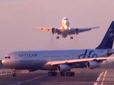 В аэропорту Барселоны едва не столкнулись самолеты - ОБНОВЛЕНО - ВИДЕО