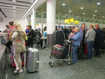 Из желудка испанки в аэропорту вытащили €55 000