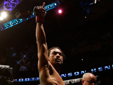 Бои без правил в восьмиугольнике UFC: Хендерсон не оставил живого места на Диазе - ВИДЕО