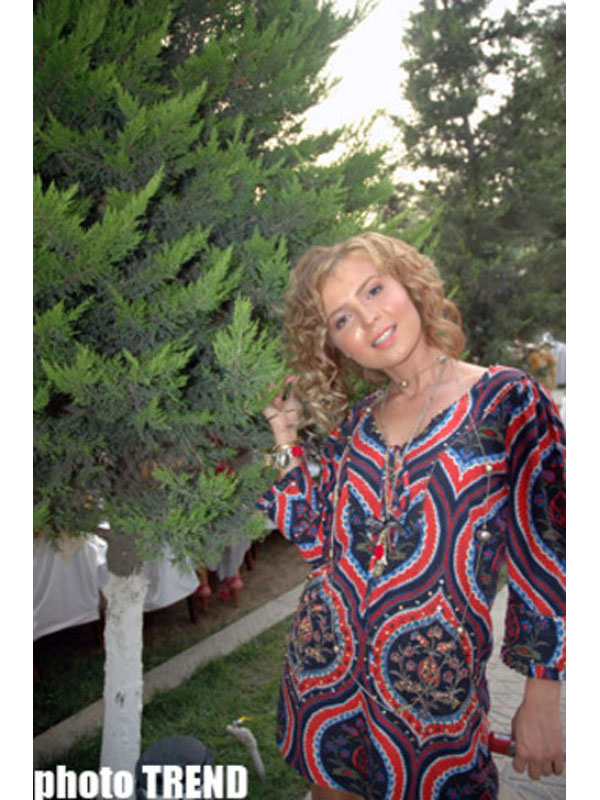 Певица Севда Яхъяева: "Пусть никто ничего другого не подумает" - ФОТО