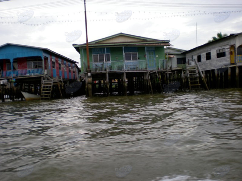 "Туристические записки": "Лодка по имени "Наташа": Бруней – жизнь на воде" - ФОТО