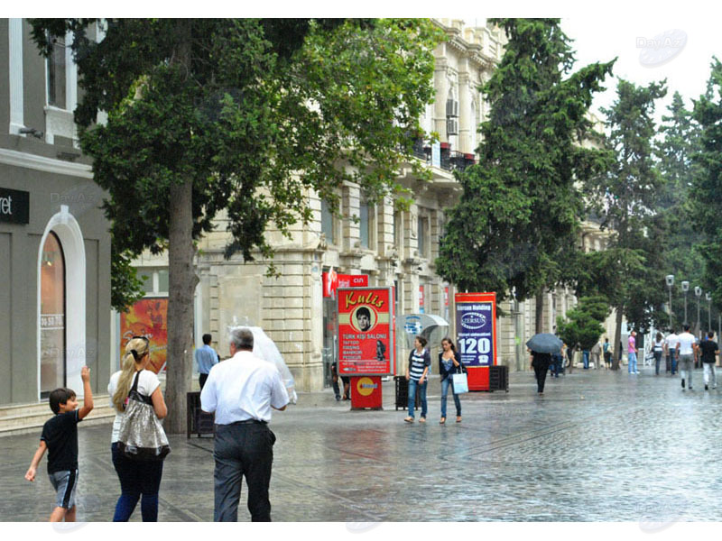 Летний дождь в Баку: глоток прохлады после изнурительной жары - ФОТОСЕССИЯ