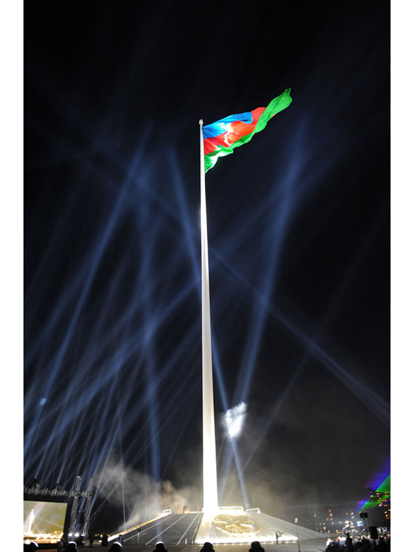 Президент Ильхам Алиев: "Открытие площади Государственного флага – это историческое и незабываемое событие"  - ОБНОВЛЕНО - ФОТО