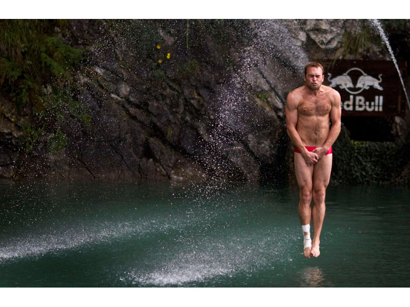 Вторжение в воду: на грани искусства и спорта – ФОТОСЕССИЯ