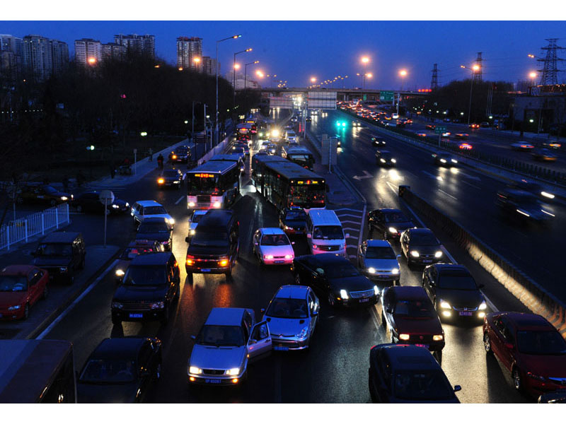 Выхода нет: часы ожидания в крупнейших дорожных пробках в разных уголках земного шара - ФОТОСЕССИЯ