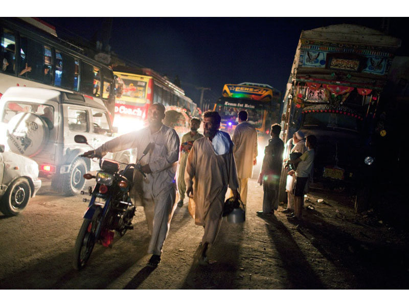 Выхода нет: часы ожидания в крупнейших дорожных пробках в разных уголках земного шара - ФОТОСЕССИЯ