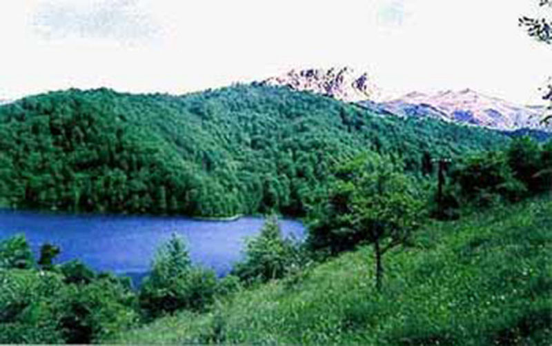 Чудеса природы: цветные озера мира - ФОТО