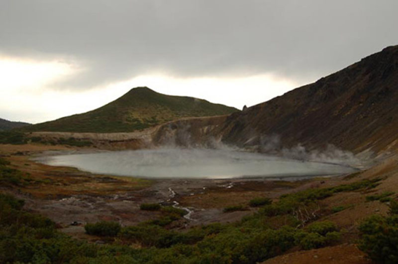 Чудеса природы: цветные озера мира - ФОТО