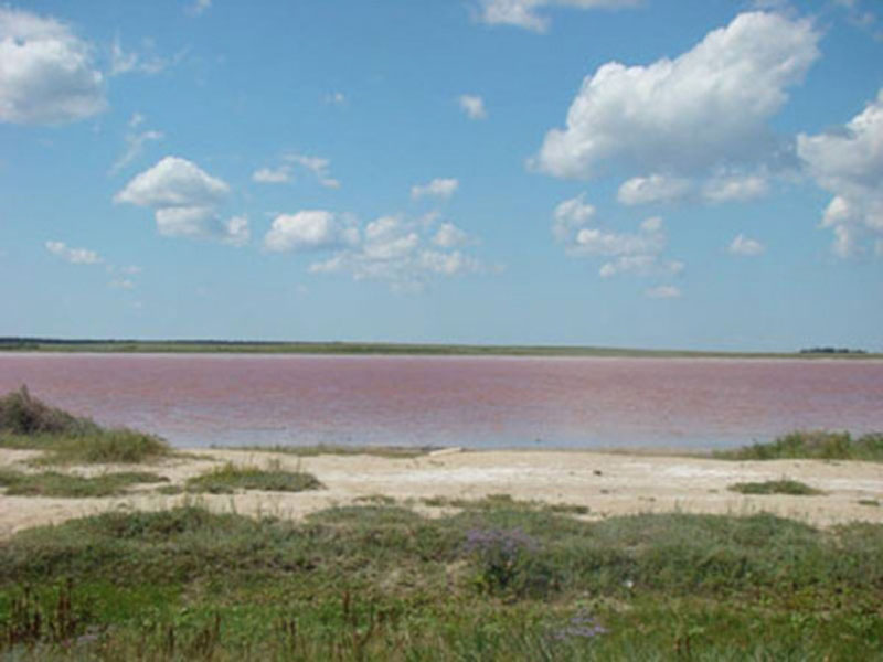 Чудеса природы: цветные озера мира - ФОТО