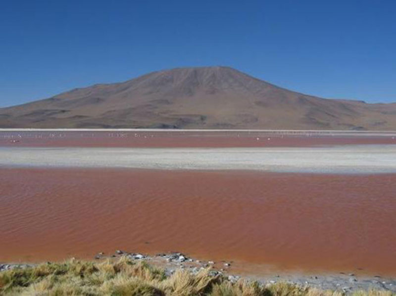 Чудеса природы: цветные озера мира - ФОТО