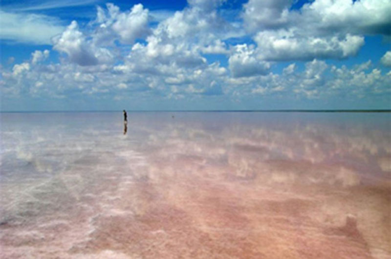 Чудеса природы: цветные озера мира - ФОТО