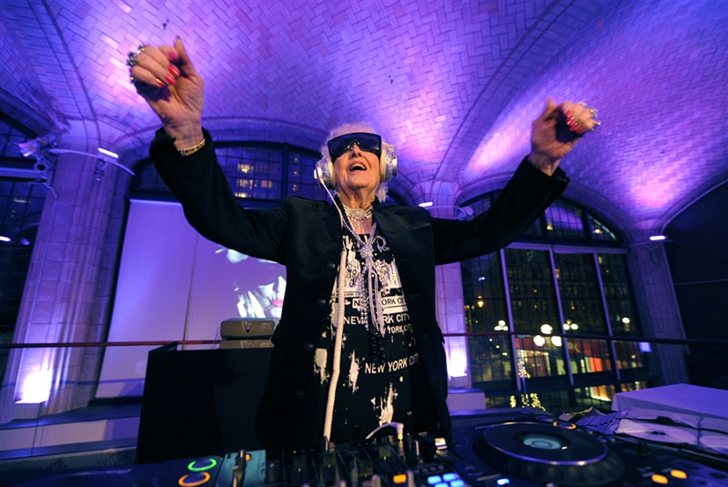 DJ Mamy Rock: Бабушка-диджей зажигает танцпол - ФОТО - ВИДЕО