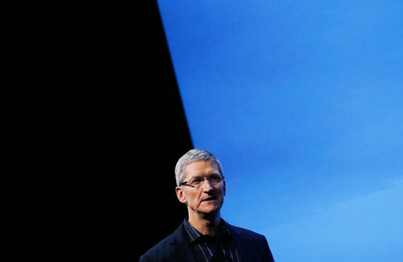 Apple представила новую версию iPhone 4 - ФОТО