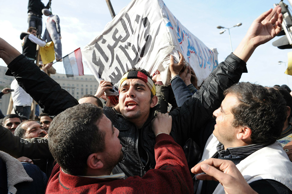Египетские военные начали задерживать манифестантов - ОБНОВЛЕНО - ВИДЕО - ФОТО