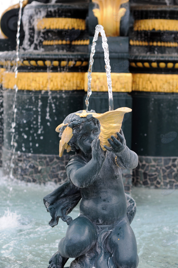 Бронзовые незнакомцы в парках Баку - ФОТОСЕССИЯ