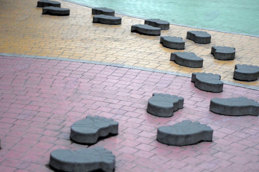 Бронзовые незнакомцы в парках Баку - ФОТОСЕССИЯ