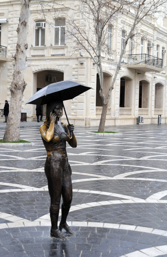 Бронзовые незнакомцы в парках Баку - ФОТОСЕССИЯ