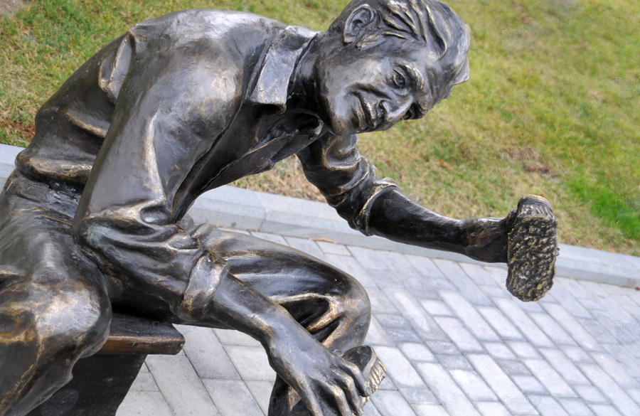 Бронзовые незнакомцы в парках Баку - ФОТОСЕССИЯ