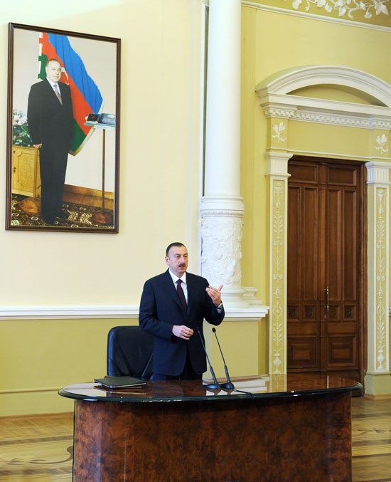 Президент Ильхам Алиев: "После принятия новой Программы развития поселков города Баку в эти поселки придет новая жизнь" - ОБНОВЛЕНО - ФОТО