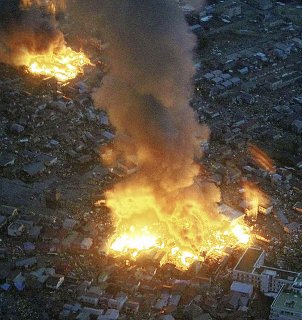 Последствия разрушительного землетрясения в Японии - ФОТОСЕССИЯ