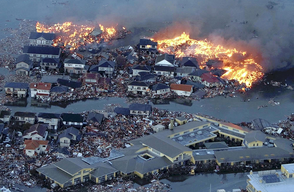 Последствия разрушительного землетрясения в Японии - ФОТОСЕССИЯ