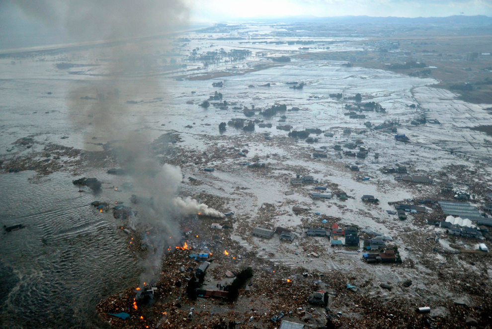 Последствия разрушительного землетрясения в Японии - ФОТОСЕССИЯ