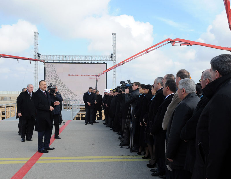 Президент Ильхам Алиев: "Уверен, что один из красивейших аэропортов мира будет именно в Баку" - ОБНОВЛЕНО - ФОТО