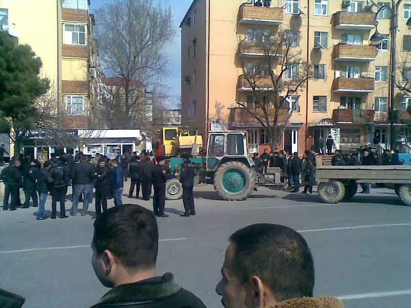 Sumqayıtda ticarət obyektləri niyə sökülür? - FOTO