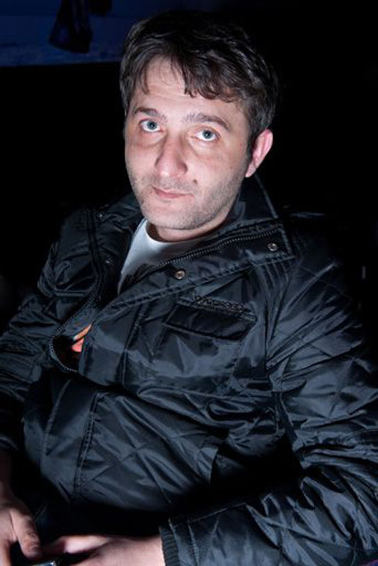 Нура Сури со сладкой грампластинкой - ФОТОСЕССИЯ