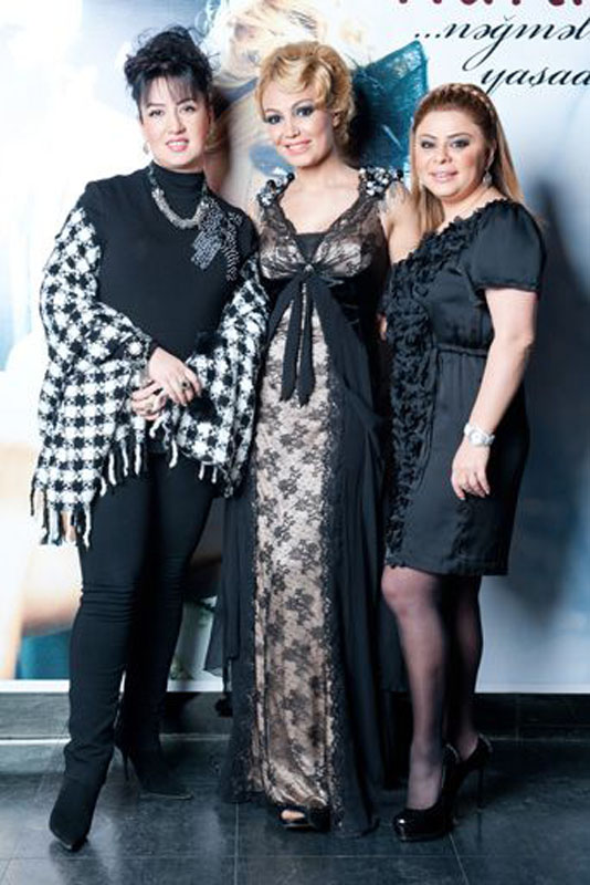 Нура Сури со сладкой грампластинкой - ФОТОСЕССИЯ