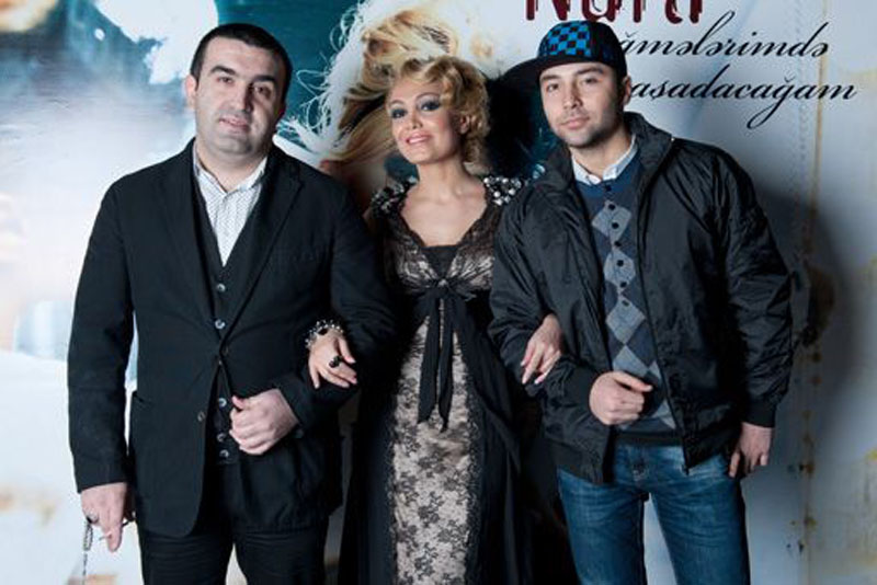 Нура Сури со сладкой грампластинкой - ФОТОСЕССИЯ