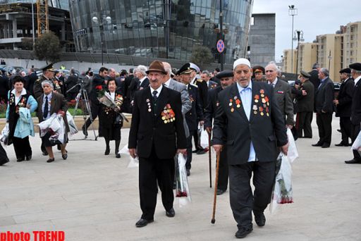 В Азербайджане отмечают День Победы - ФОТО