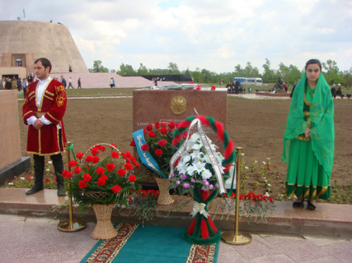 В Казахстане открыт памятник азербайджанским женщинам - ФОТО