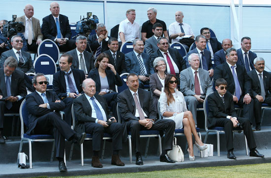 Президент Азербайджана Ильхам Алиев и его супруга Мехрибан Алиева приняли участие в церемонии закладки фундамента Олимпийского стадиона в Баку - ФОТО