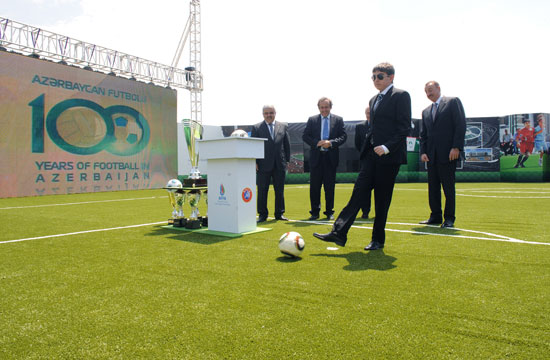 Президент Азербайджана Ильхам Алиев и его супруга Мехрибан Алиева приняли участие в церемонии закладки фундамента Олимпийского стадиона в Баку - ФОТО