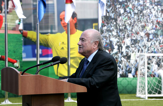 Президент Азербайджана Ильхам Алиев и его супруга Мехрибан Алиева приняли участие в церемонии закладки фундамента Олимпийского стадиона в Баку - ФОТО