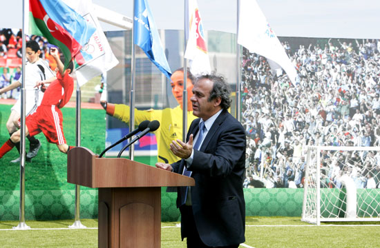 Президент Азербайджана Ильхам Алиев и его супруга Мехрибан Алиева приняли участие в церемонии закладки фундамента Олимпийского стадиона в Баку - ФОТО