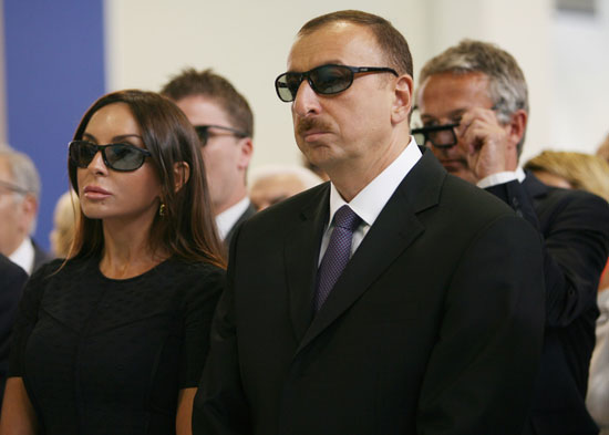 Президент Ильхам Алиев и Первая леди Мехрибан Алиева посетили выставку и конференцию "Нефть и Газ, Нефтепереработка и Нефтехимия Каспия" - ОБНОВЛЕНО - ФОТО