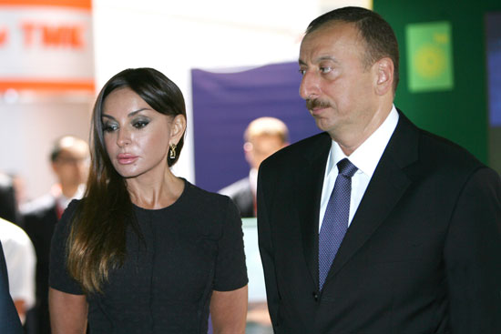 Президент Ильхам Алиев и Первая леди Мехрибан Алиева посетили выставку и конференцию "Нефть и Газ, Нефтепереработка и Нефтехимия Каспия" - ОБНОВЛЕНО - ФОТО
