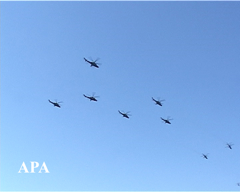 Военная авиация в небе над Баку - ОБНОВЛЕНО - ФОТО