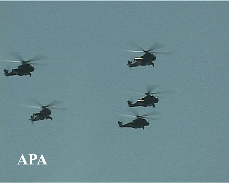Военная авиация в небе над Баку - ОБНОВЛЕНО - ФОТО