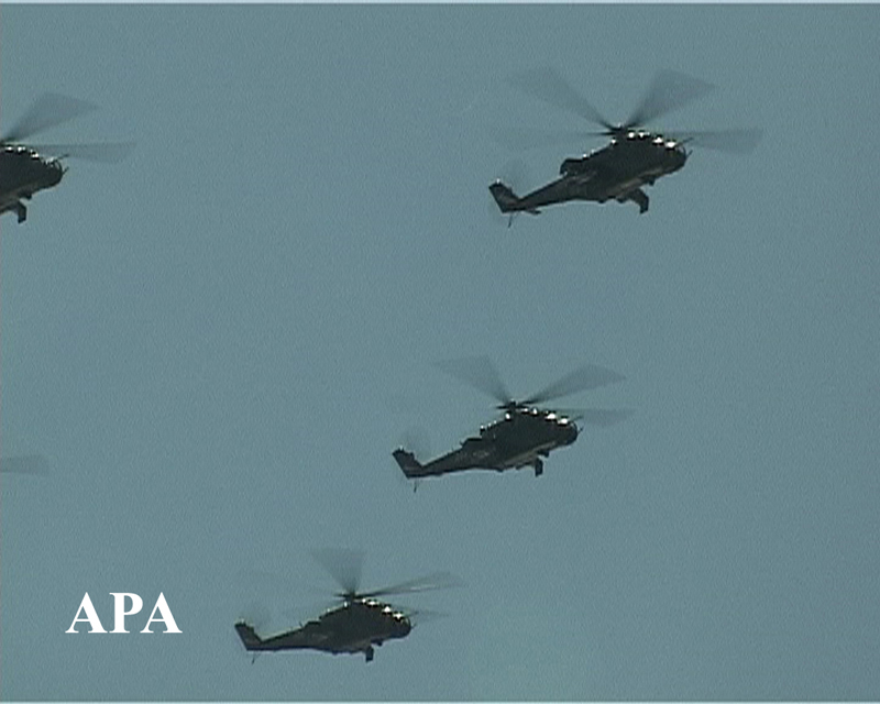 Военная авиация в небе над Баку - ОБНОВЛЕНО - ФОТО