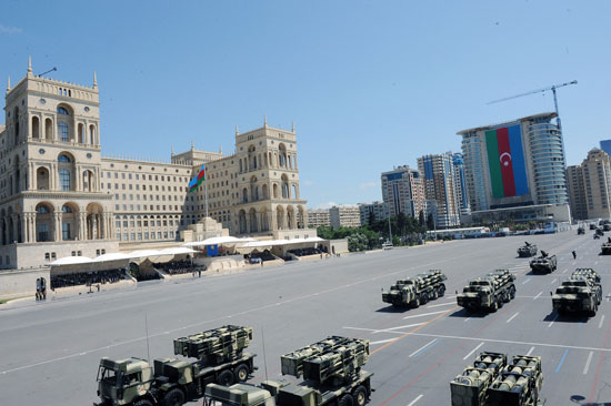 Президент Ильхам Алиев присутствовал на торжественном военном параде по случаю 93-й годовщины Вооруженных сил Азербайджана - ОБНОВЛЕНО - ВИДЕО - ФОТО